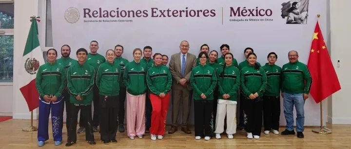 Visita de participantes del Campeonato Mundial de Kung <em>Fu</em>
