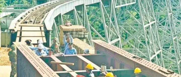 缅甸百年谷特铁道桥启动修复！新钢梁开始安装