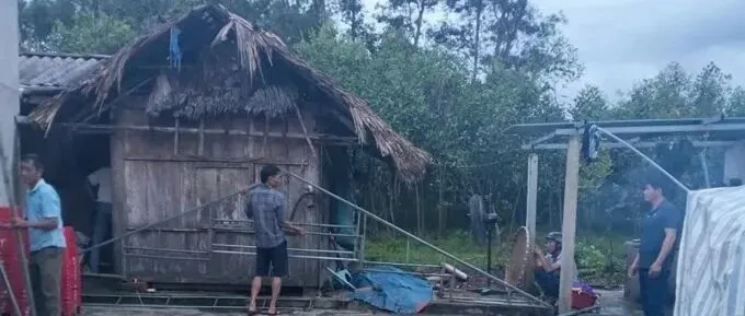 越南男子在家躺着玩手机<em>被</em><em>雷劈</em>死