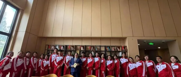 ALUMNOS DE SECUNDARIA DEL LICEO <em>STO</em> DOMINGO DE LIMA EN SHANGHAI