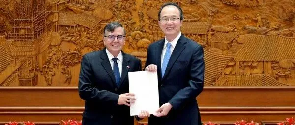 乌拉圭新任驻华大使递交国书副本