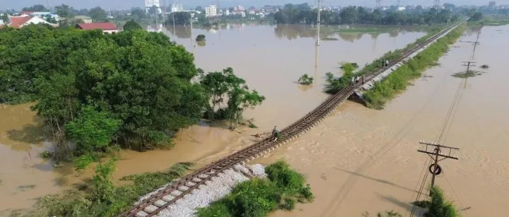 河内郊区，数千户民房被淹，最深处<em>达</em>1.5米