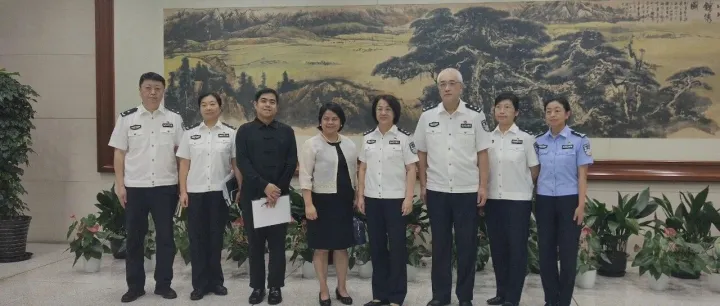 Consul General Fischer meets with Shanghai Immigration Officials