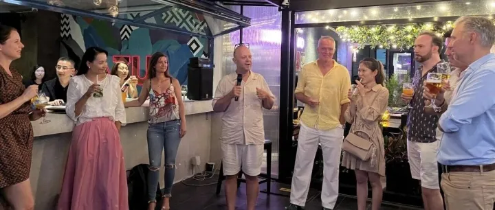 <em>How</em> <em>do</em> Danes <em>get</em> away with bashing their boss?