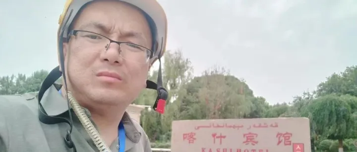 迪玛希日本粉丝在大阪世博会演唱哈萨克斯坦国歌 向哈方代表团致敬