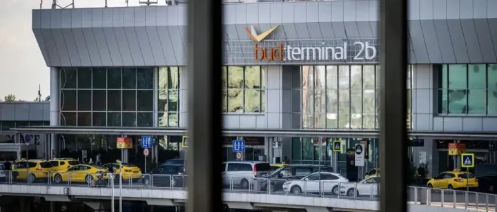 匈高中百强榜出炉丨匈朝野两党游行谁赢了？丨出租司机占道抗议丨从西火车站到布达佩斯机场未来将有火车直达丨燃油涨价