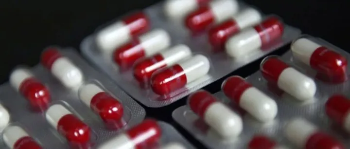 学生党集会遇炸弹袭击；警惕！孟加拉滥用抗生素，致耐药性高达97%，以后可能普通生病都无药可救！ 但饲养场喂鸡吃抗生素该咋办啊？