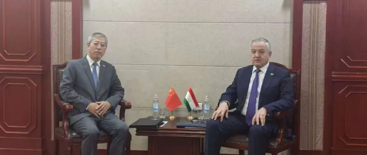 郭志军大使会见塔吉克斯坦外长<em>穆</em>赫里<em>丁</em>