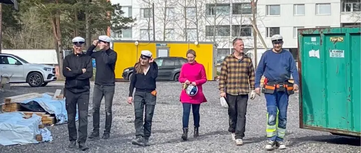 【<em>晚年</em>准备】在图尔库四对<em>好友</em>为自己的<em>晚年</em>亲手建一排连栋住宅｜研究者认为：退休群体的“合住（co-housing）拼房”将会更常见