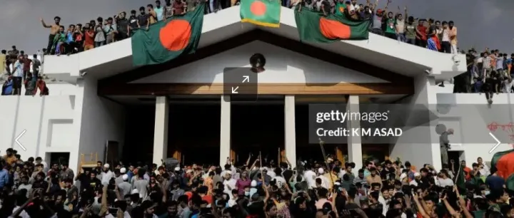 “新孟加拉国”诞生！七月宪章签订；但是学生党因其不民主而拒绝签署，且“七月烈士”家人因在现场抗议被警察使用催泪弹、警棍驱散