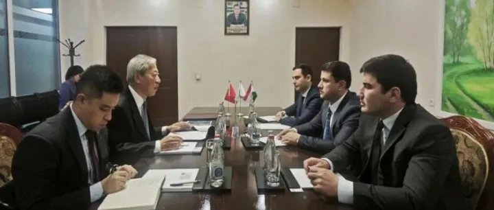 郭志军大使会见塔吉克斯坦总统国家行政学院院长萨法尔佐达