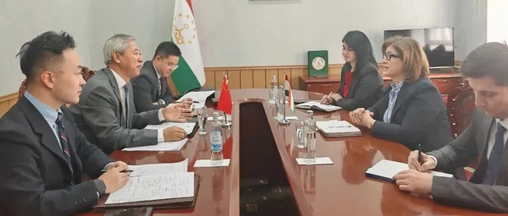 郭志军大使会见塔吉克斯坦文化部长萨托里约恩