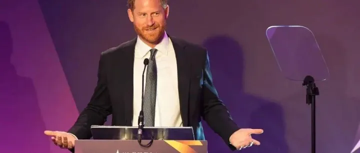 <em>哈</em><em>里</em><em>王子</em>孤单了？朋友圈只剩6人，疑似开始怀念<em>英国</em>！