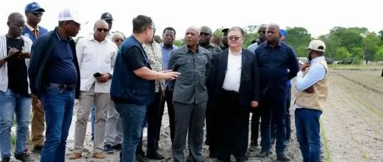 安哥拉农林部长考察昊远集团达拉农场