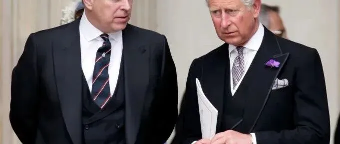 王室“内战”升级！查尔斯与安德鲁兄弟决裂？皇家庄园之争愈演愈烈