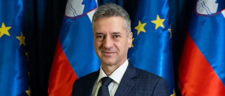 罗伯特·戈洛布总理于斯洛文尼亚主权日之际致以祝贺