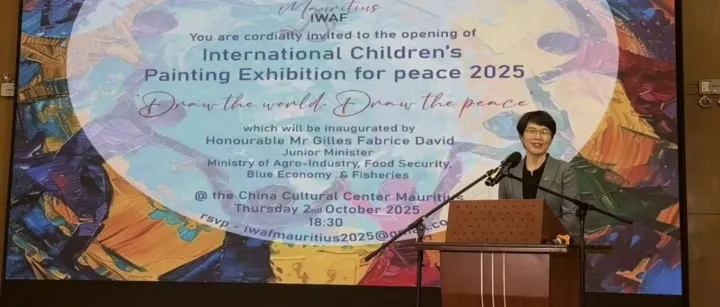 Ambassador Huang Attends Painting Exhibition for Peace