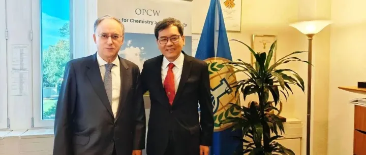 谈践大使辞行拜会禁化武组织总干事阿里亚斯
