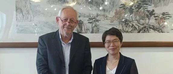 Ambassador Huang Meets with RCCI Secretary General Walter