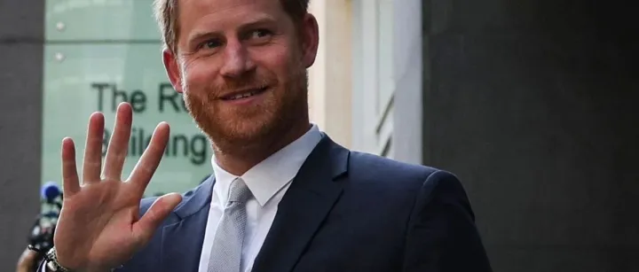 最新民调显示，大多数<em>英国民众已不再把哈里王子</em>看作是王室成员