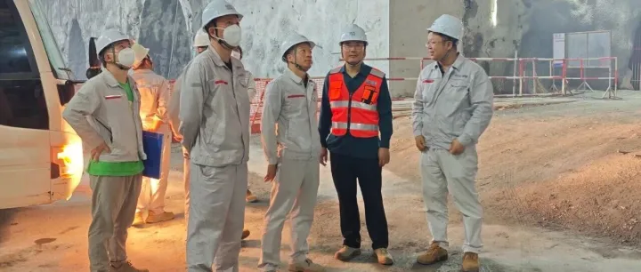 驻安哥拉大使张斌赴<em>凯</em><em>凯</em>水电站项目<em>考察</em>调研