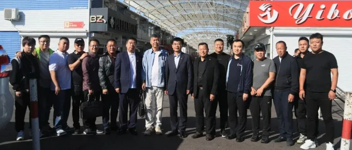 马升琨大使走访敖德萨七公里市场