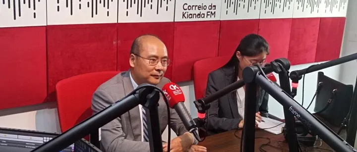 驻安哥拉大使张斌访问基安达邮报报社