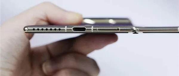 史上<em>最薄</em>Mate！华为Mate70 Air真机<em>首次</em>亮相：6.9英寸宽比例屏幕