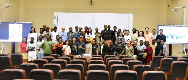 驻卢旺达使馆举办中国野生动物纪录片放映会