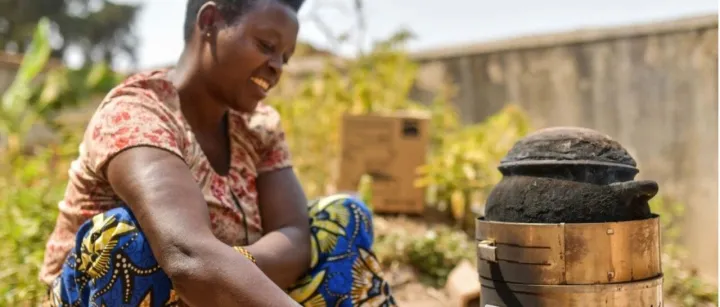 卢旺达提供改进木炭炉的清洁烹饪计划