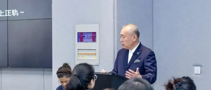 11月28日，三宅一生原总裁昆山讲座：《设计师品牌如何取得商业成功？》