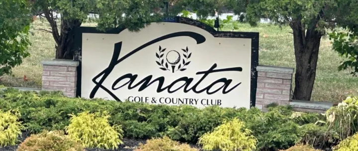 渥太华Kanata大片绿地正式关闭, 1500套房要建了! 居民失望至极