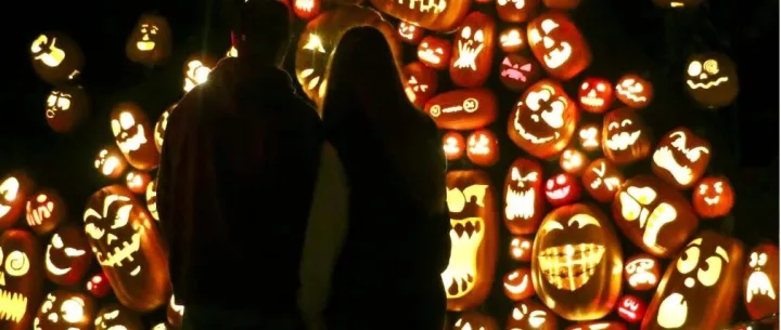 最后机会! 距渥太华1小时的奇幻村庄变身秋日仙境, 近万南瓜灯打造惊悚氛围