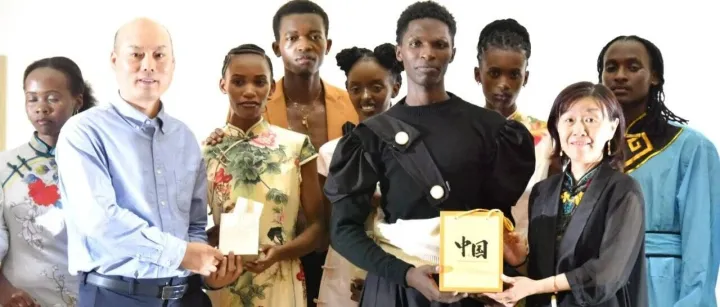 “基加利模特之夜”时装秀活动成功举行