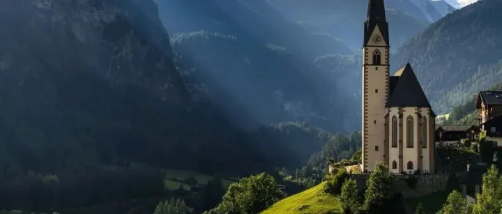 <em>Large</em> language models for patch review