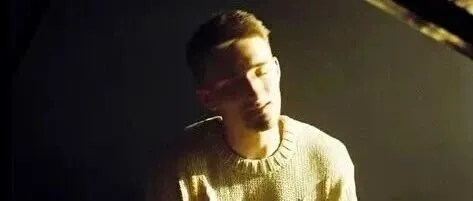 【听歌学英语】<em>Head</em> in the Clouds