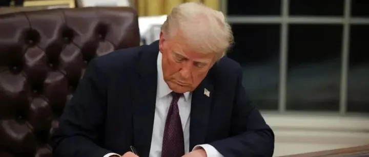 特朗普正式签署行政命令：对华关税降低10%，延长对等关税暂停期