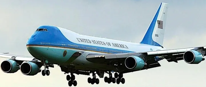 菲空軍證實<em>美</em><em>國</em>空軍一號 降落尼諾阿基諾<em>國</em>際機場 <em>華</em>府稱兩架<em>美</em><em>國</em>海軍飛機在南海墜毀