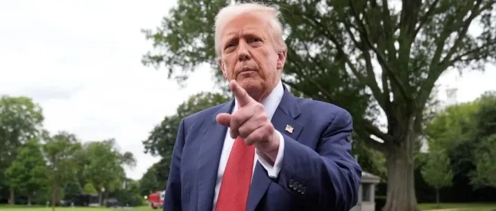 特朗普最新发声，美股集体翻红，中国资产深夜拉升，黄金爆发！事关关税合法性，美最高法院展开辩论