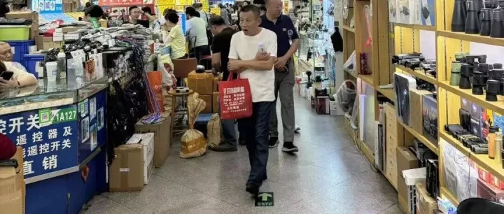 比水贝黄金市场还热闹，深圳华强北有产品翻倍涨价！商户称“每天都在涨，后面可能更贵”，但不敢囤货