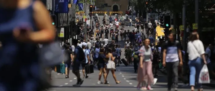 <em>澳大利亚一天</em>4大事件刷屏，四大银行宣布好消息！但邮政突然停寄，数据外泄！家里有空房或被征税