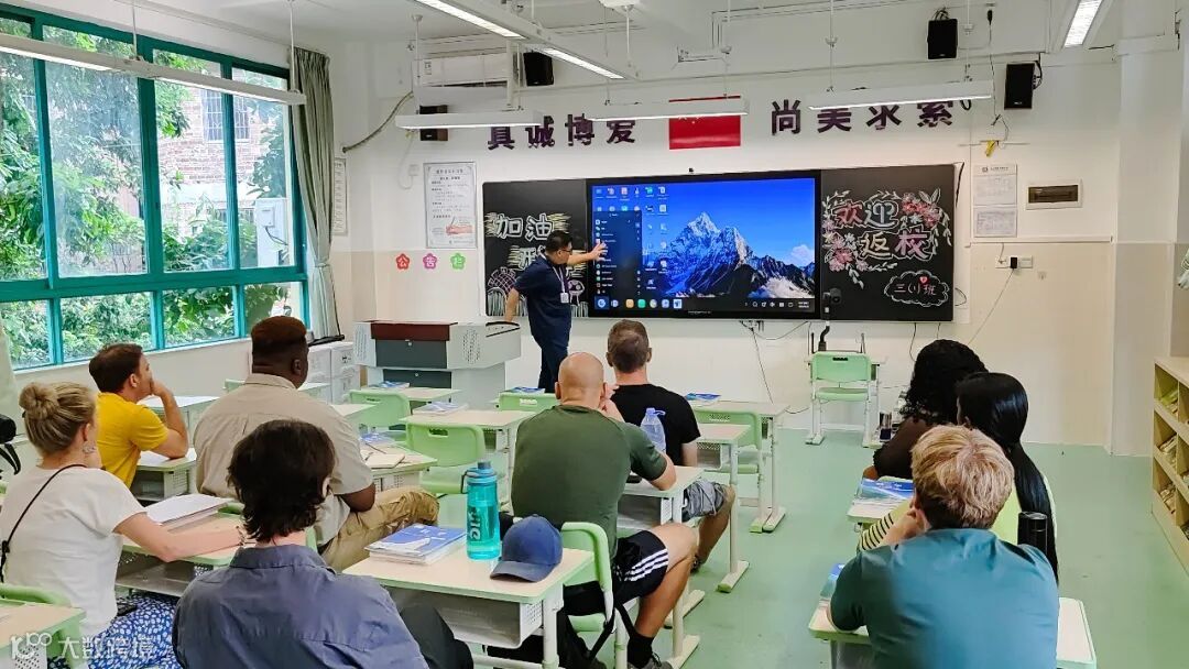 银河麒麟操作系统在广州华美英语实验学校实现全面应用.jpg