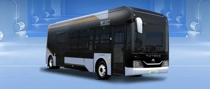 方向盘上的暖心守护：记录公交驾驶员的一天