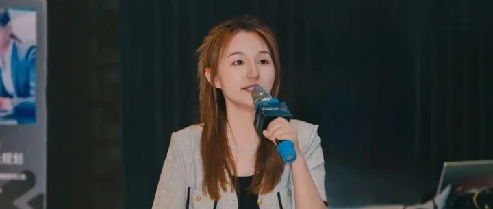 从<em>客服</em>专员到客户<em>经理</em>：晋升历程真实分享