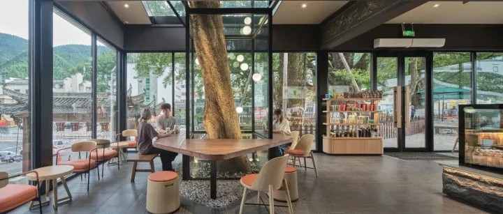 在江南的路与景里，遇见星巴克的每一份暖意