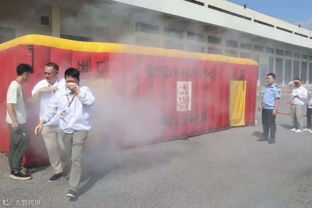 烟雾仓逃生演练.jpg