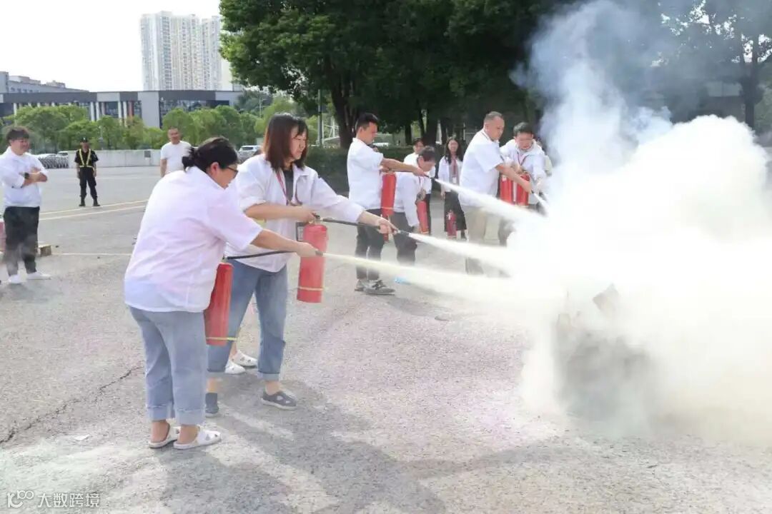 灭火器灭火演练.jpg
