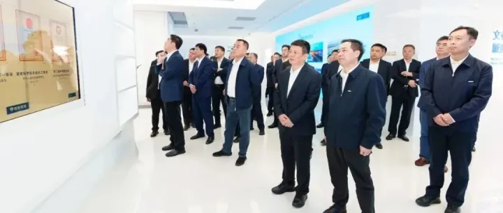 上海振华重工集团与山东能源集团举行工作会谈