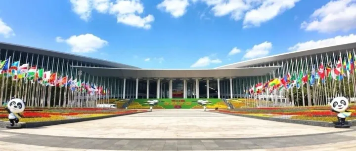 八年共进 携手同行