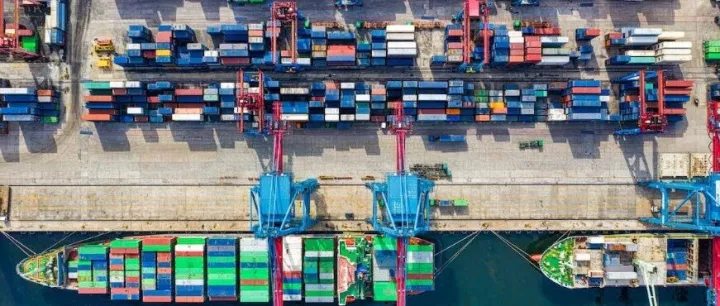 暂停对美船舶收取特别港务费！